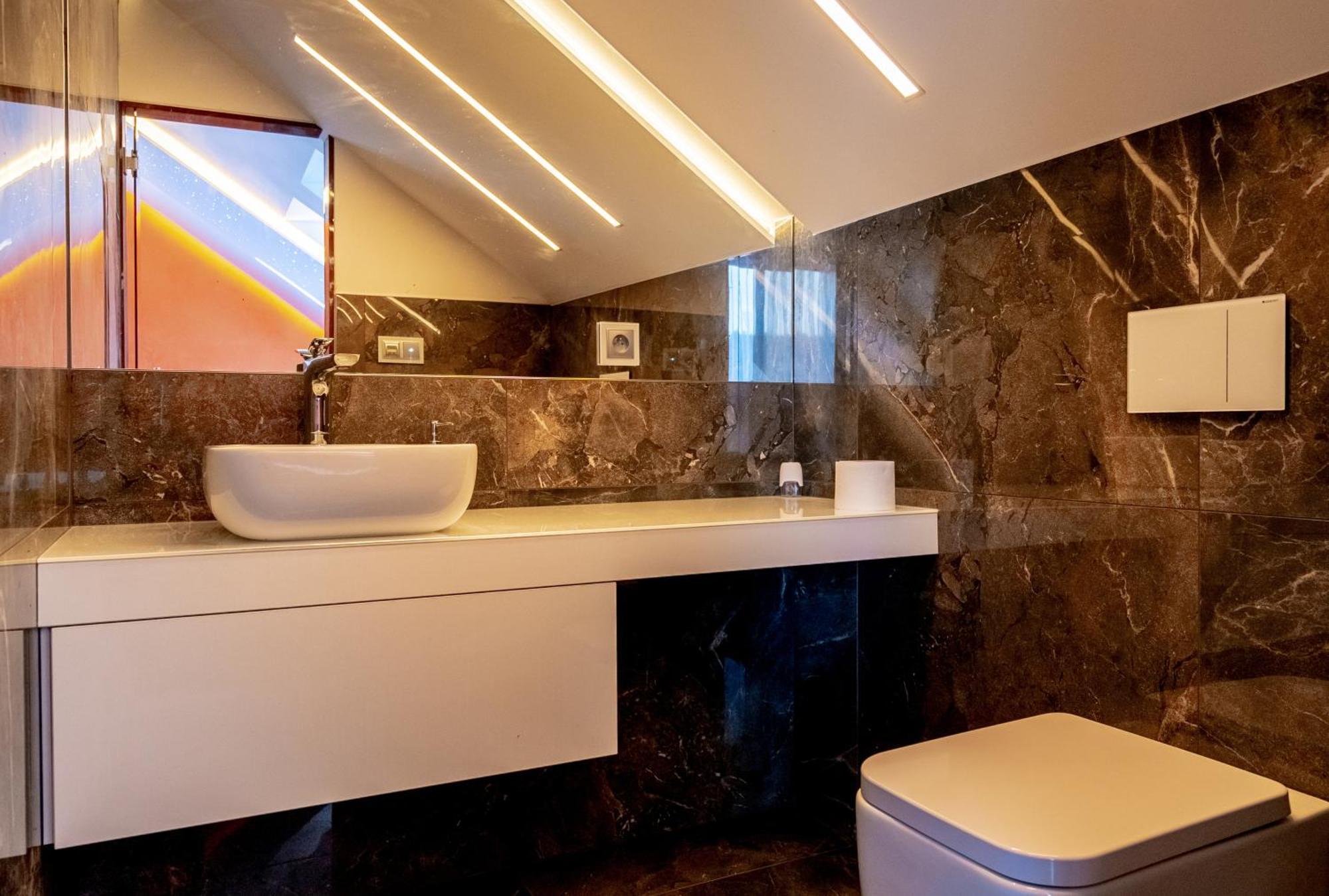 Отель Aroma Gold Dolni Bousov Экстерьер фото